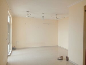 Room in 3 BHK Apartment at Omaxe Residency, Gomti Nagar – for Rent