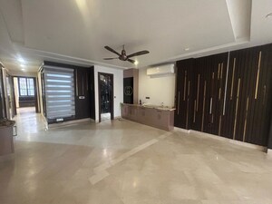 Room in 3 BHK Builder Floor at Greater Kailash I – for Rent