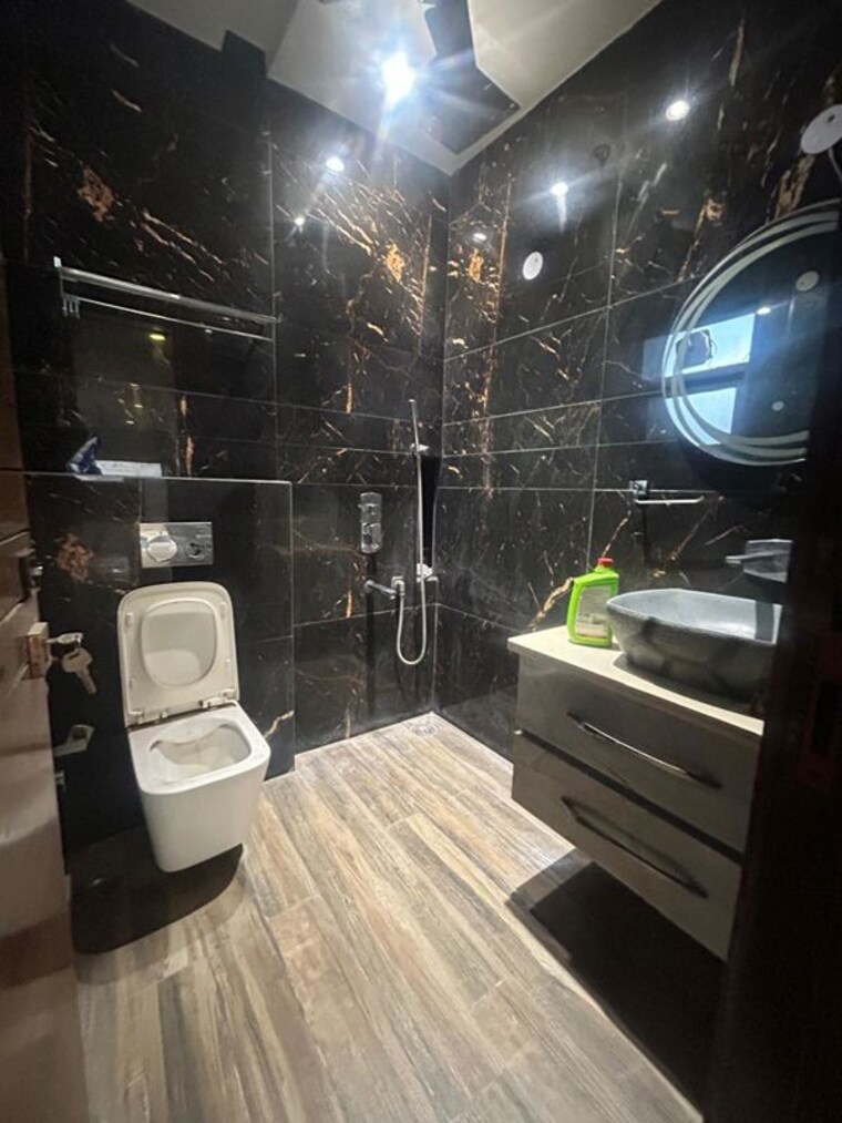 Bathroom, greater kailash i 3 Bedroom 208 Sq.Yd. Builder Floor In Greater Kailash I Delhi 9966289