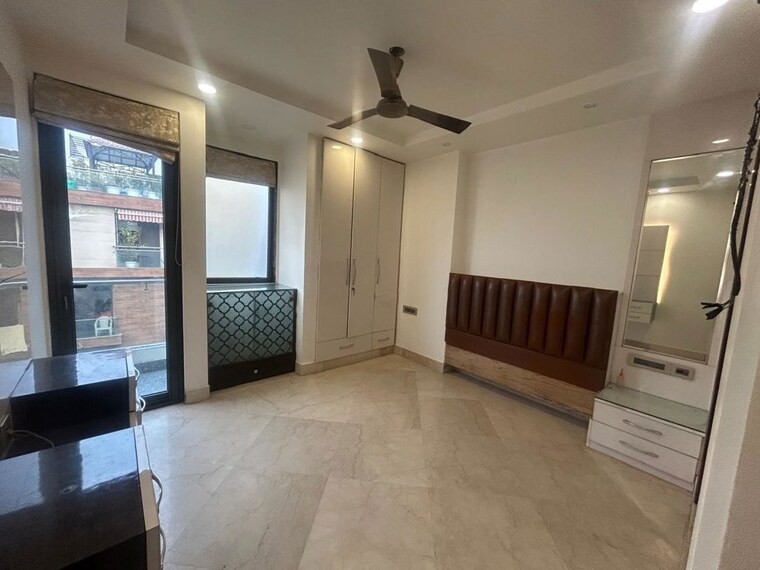 Room, greater kailash i 3 Bedroom 208 Sq.Yd. Builder Floor In Greater Kailash I Delhi 9966289