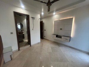 Room in 3 BHK Builder Floor at Greater Kailash I – for Rent
