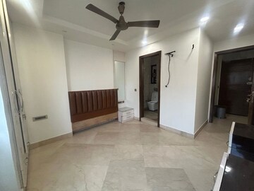 Room in 3 BHK Builder Floor at Greater Kailash I – for Rent