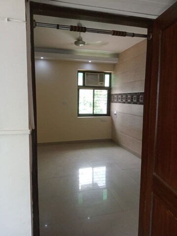 Room in 2 BHK Builder Floor at Nirman Vihar – for Rent