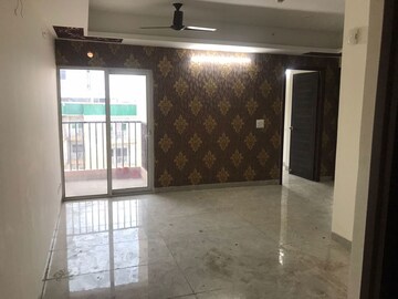 Room in 4 BHK Apartment at Migsun Twinz, Eta Ii Greater Noida – for Rent