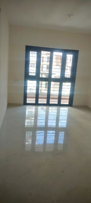 Room in 2 BHK Apartment at Kohinoor Shangrila, Pimpri – for Rent