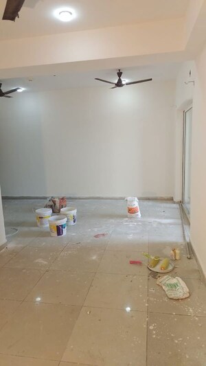 Room in 3 BHK Apartment at Panchsheel Greens II, Sector 16 Greater Noida – for Rent