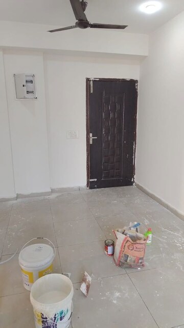 Room in 3 BHK Apartment at Panchsheel Greens II, Sector 16 Greater Noida – for Rent