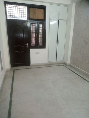 Room in 2 BHK Builder Floor at Nirman Vihar – for Rent