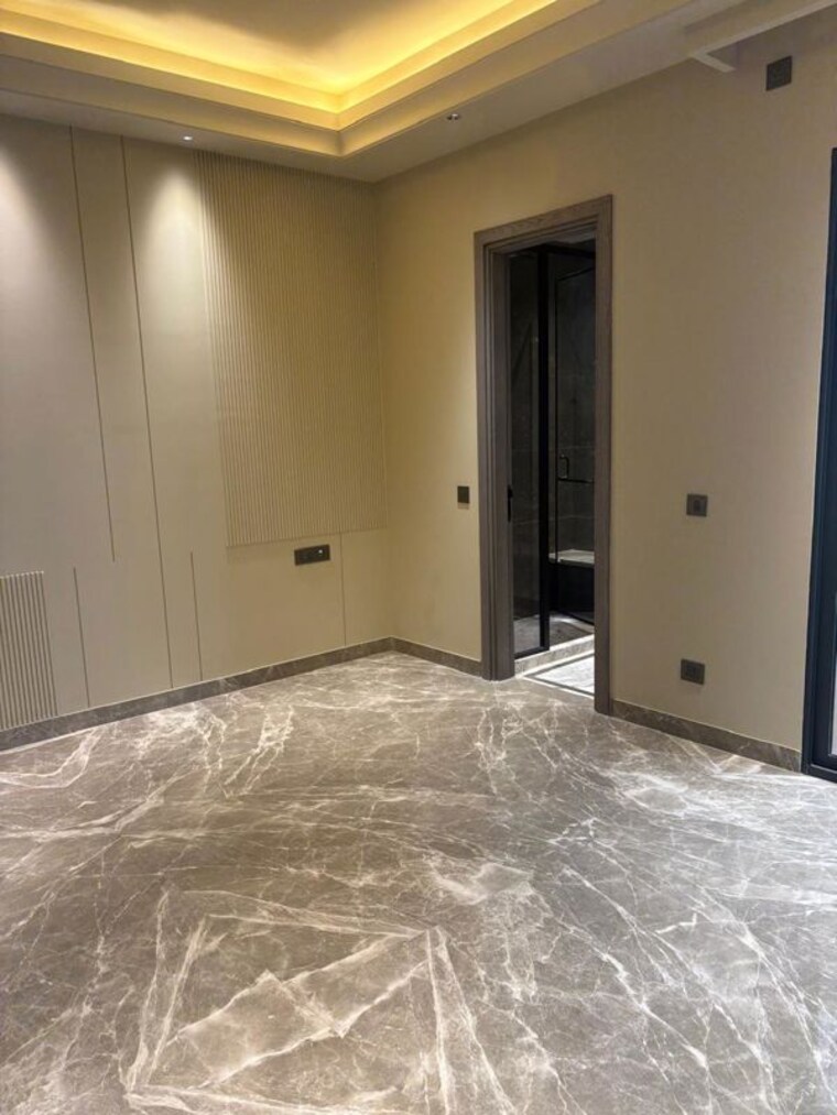 Room, greater kailash 3 Bedroom 300 Sq.Yd. Builder Floor In Greater Kailash Delhi 9966471