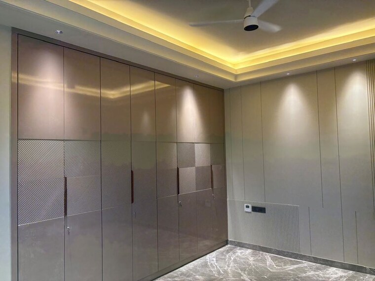 Room, greater kailash 3 Bedroom 300 Sq.Yd. Builder Floor In Greater Kailash Delhi 9966471