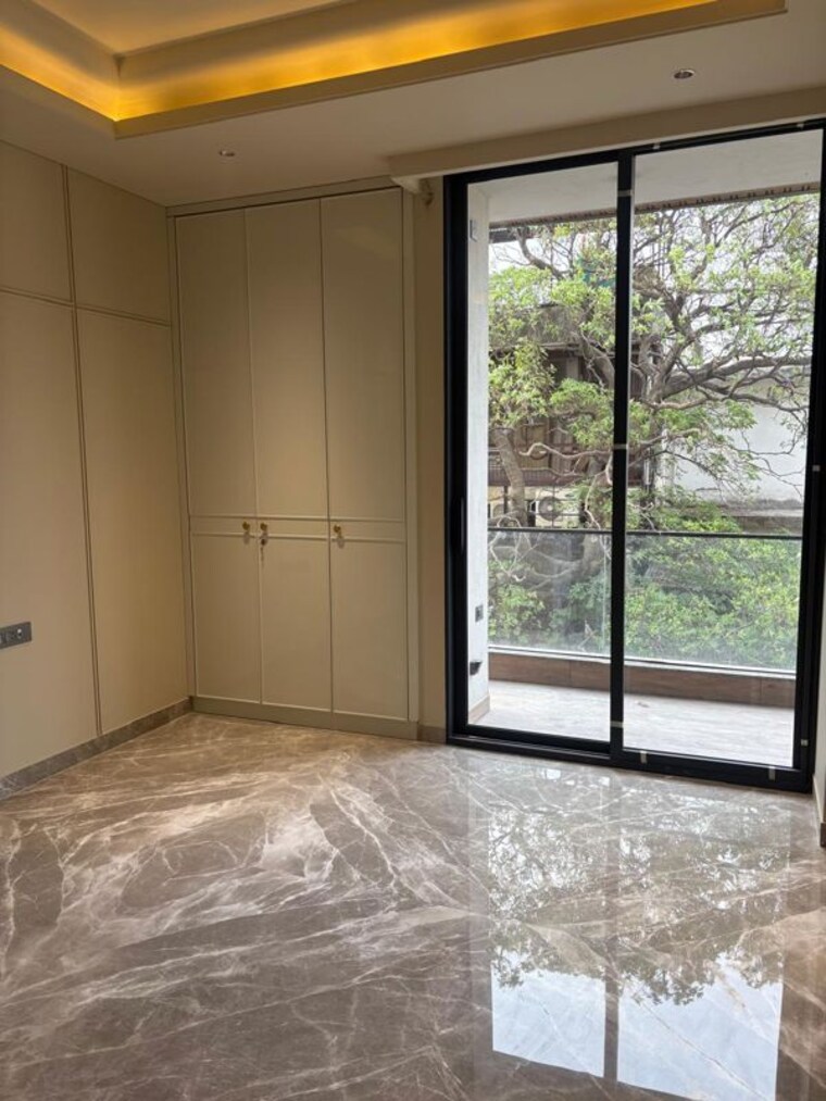 Room, greater kailash 3 Bedroom 300 Sq.Yd. Builder Floor In Greater Kailash Delhi 9966471