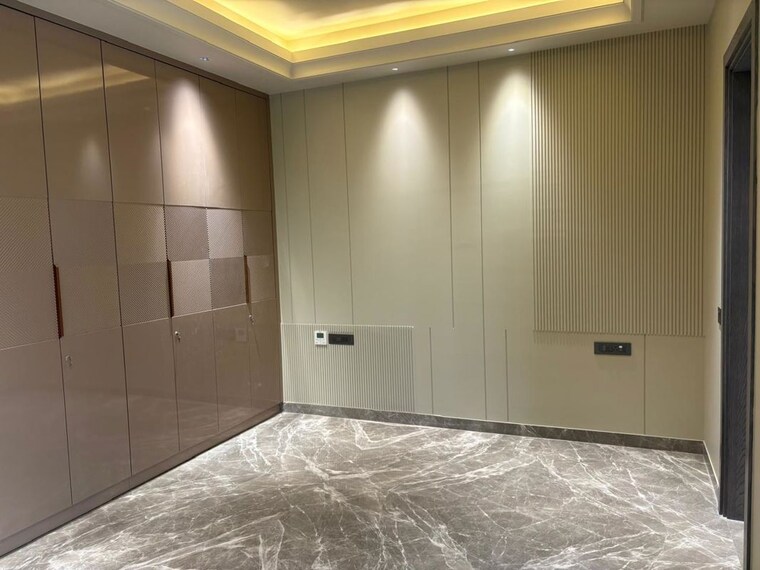 Room, greater kailash 3 Bedroom 300 Sq.Yd. Builder Floor In Greater Kailash Delhi 9966471