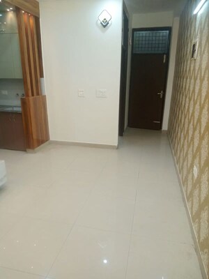 Room in 1 BHK Builder Floor at Laxmi Nagar – for Rent