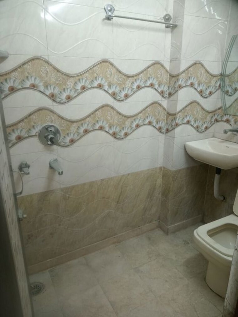 Bathroom, laxmi nagar 1 Bedroom 963 Sq.Ft. Builder Floor In Laxmi Nagar Delhi 9966549