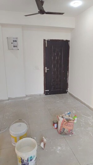 Room in 3 BHK Apartment at Panchsheel Greens II, Sector 16 Greater Noida – for Rent