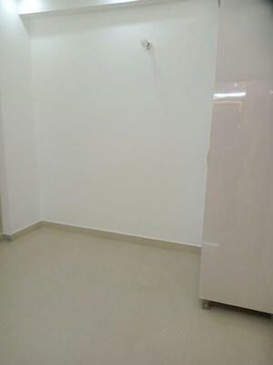 Room in 2 BHK Builder Floor at Nirman Vihar – for Rent