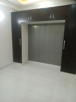 Room in 2 BHK Builder Floor at Nirman Vihar – for Rent