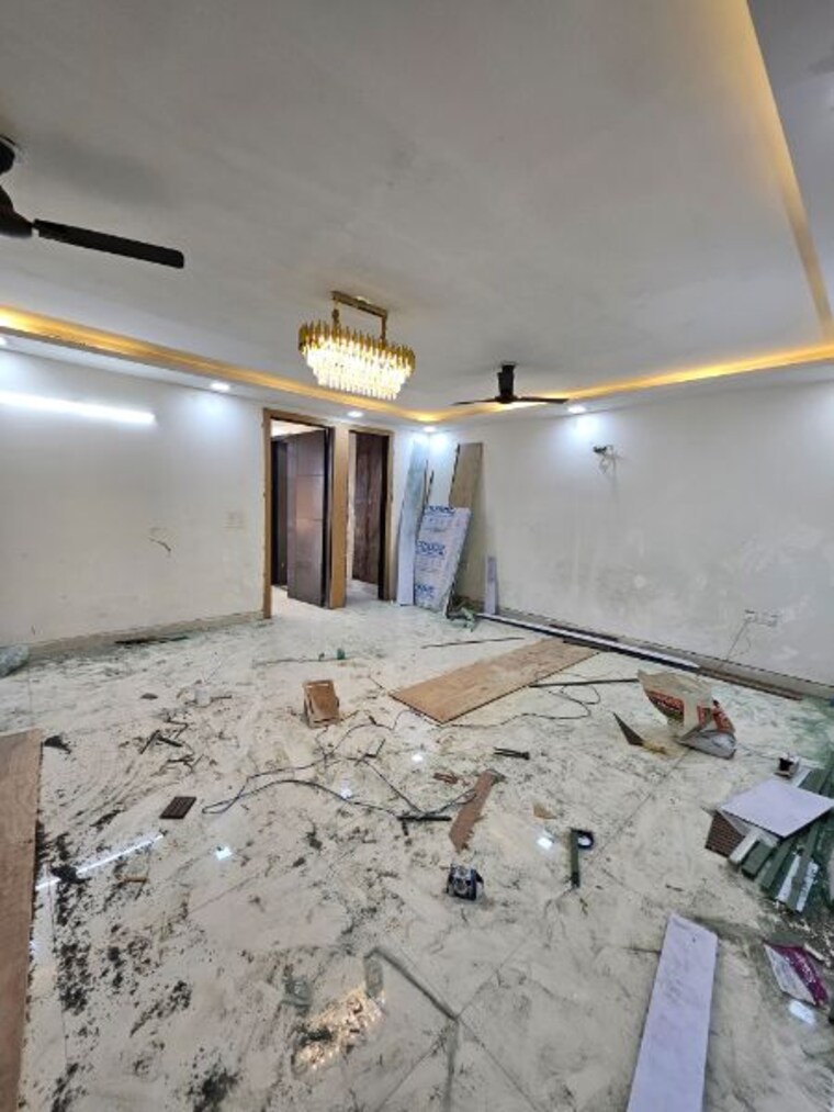 Room, green fields colony 3 Bedroom 1800 Sq.Ft. Builder Floor In Green Fields Colony Faridabad 9966632