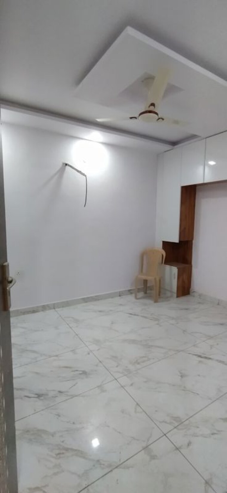 Room, vipin garden 3 Bedroom 100 Sq.Ft. Builder Floor In Vipin Garden Delhi 9966641