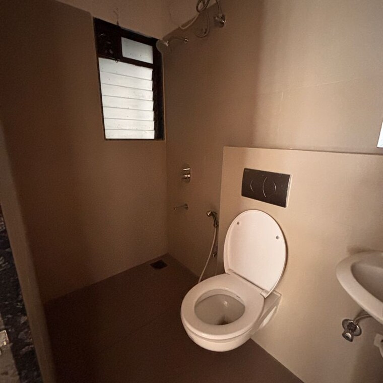 Bathroom, je-and-vee-om-trimurti 2 Bedroom 687 Sq.Ft. Apartment In Dindoshi Mumbai 9966680