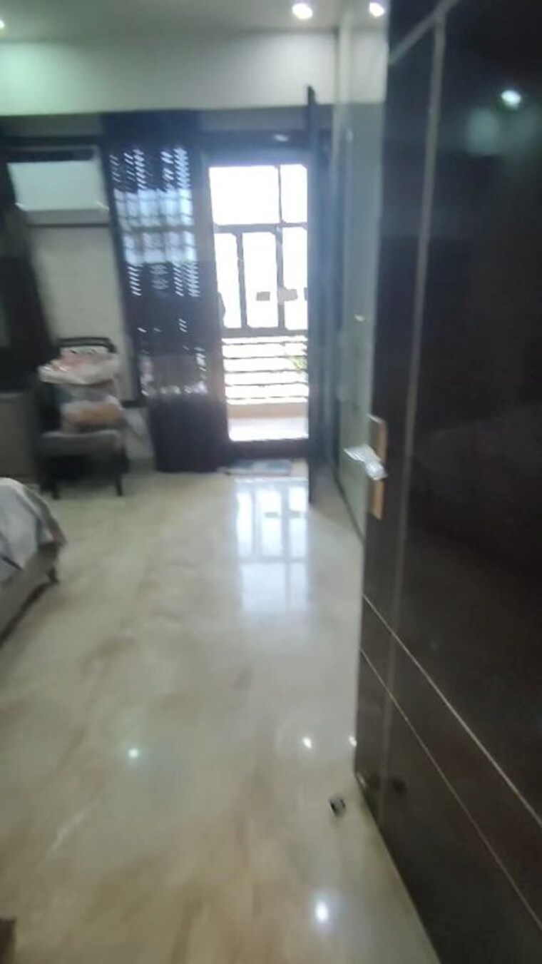  Parking, sector 7 3 Bedroom 250 Sq.Yd. Builder Floor In Sector 7 Gurgaon 9966656