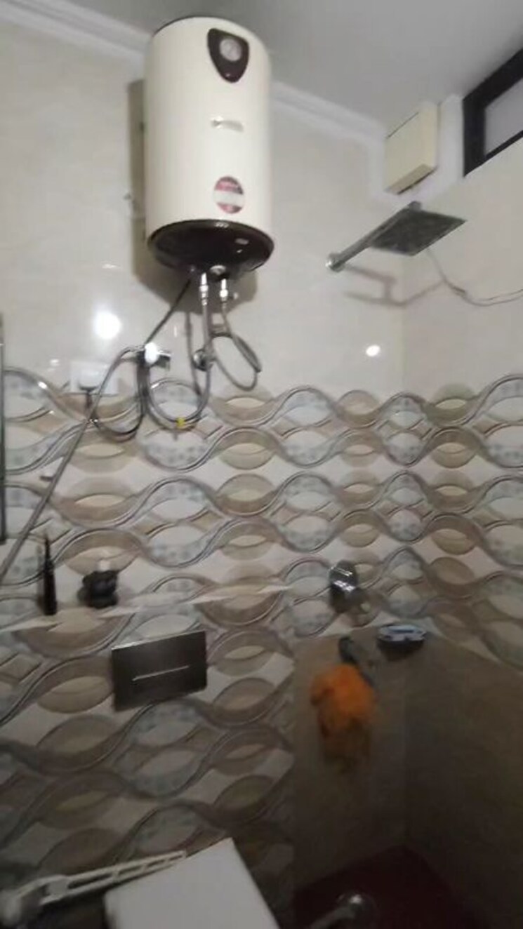 Bathroom, sector 7 3 Bedroom 250 Sq.Yd. Builder Floor In Sector 7 Gurgaon 9966656