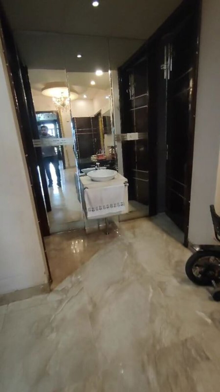 Living Room, sector 7 3 Bedroom 250 Sq.Yd. Builder Floor In Sector 7 Gurgaon 9966656