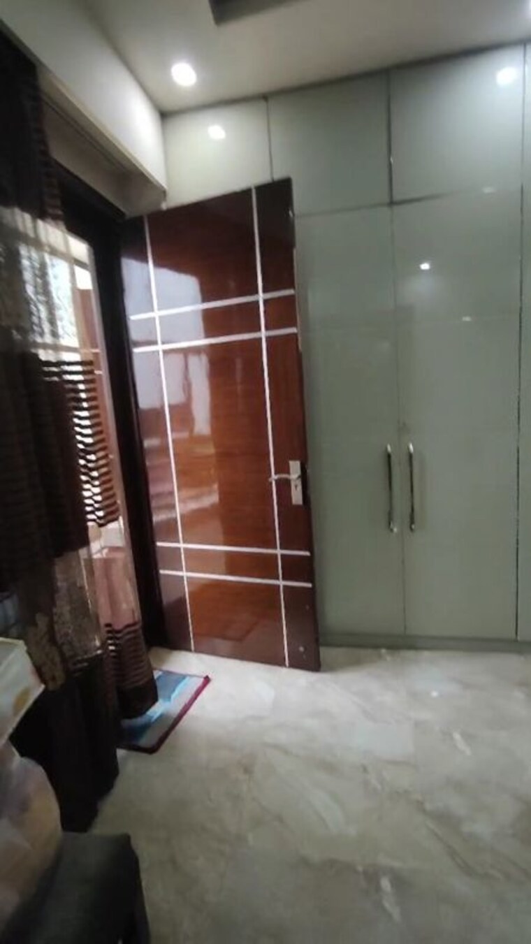 undefined, sector 7 3 Bedroom 250 Sq.Yd. Builder Floor In Sector 7 Gurgaon 9966656