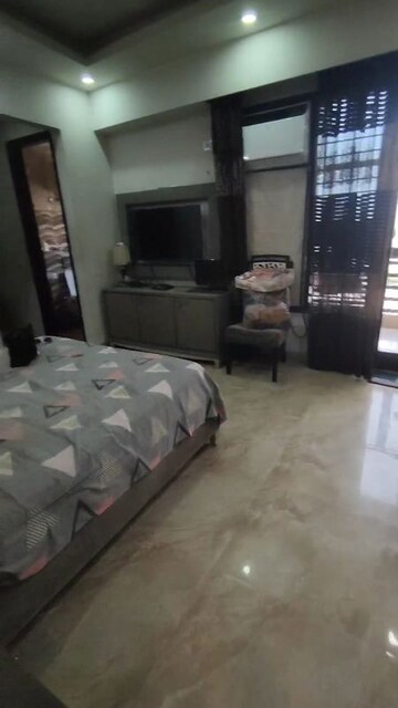 Parking in 3 BHK Builder Floor at Sector 7 – for Sale