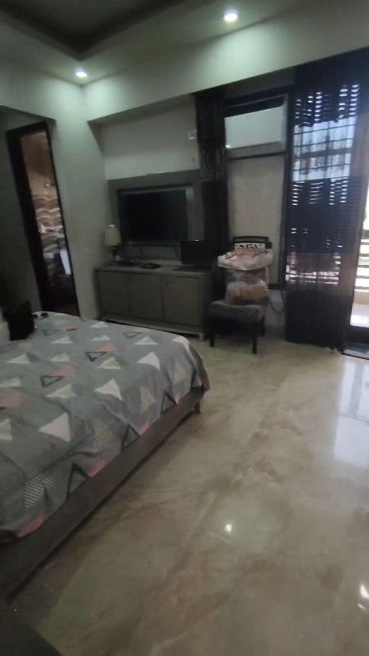  Parking, sector 7 3 Bedroom 250 Sq.Yd. Builder Floor In Sector 7 Gurgaon 9966656