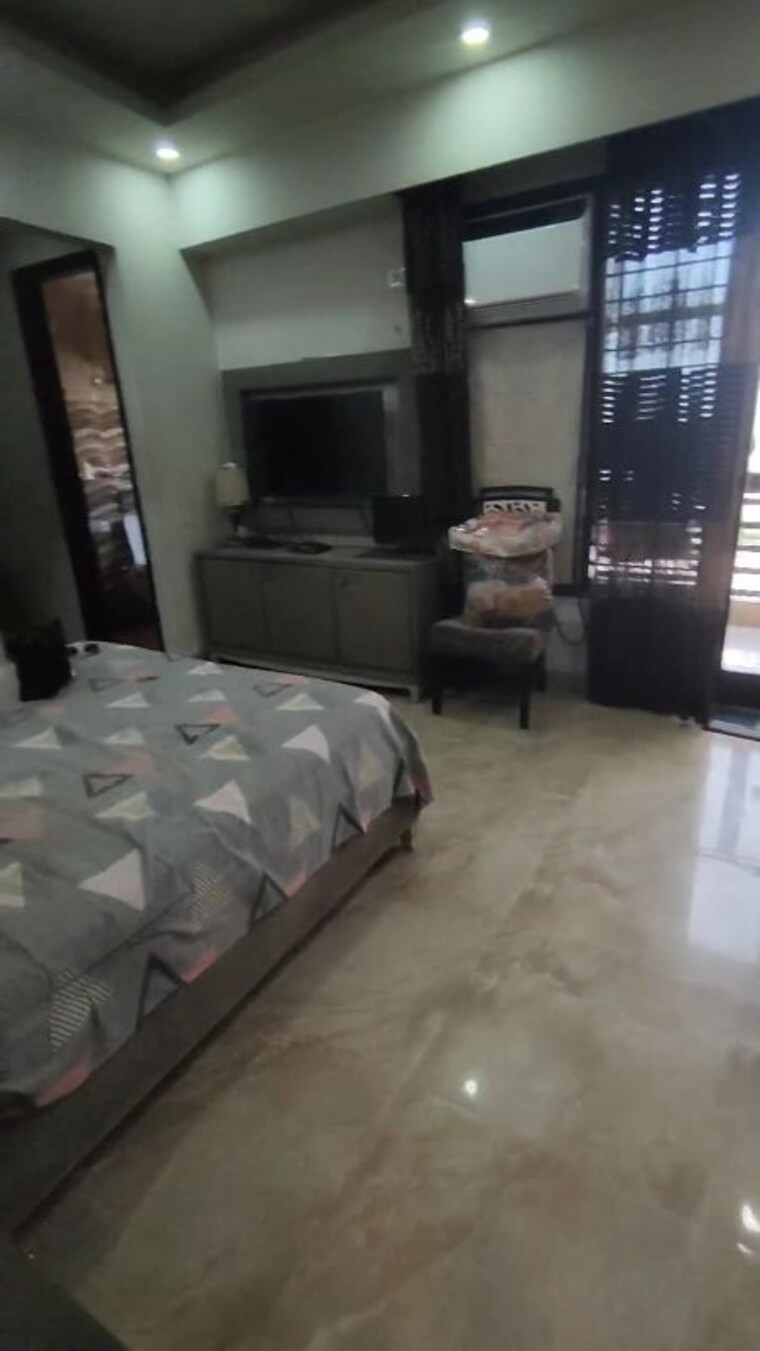  Parking, sector 7 3 Bedroom 250 Sq.Yd. Builder Floor In Sector 7 Gurgaon 9966656