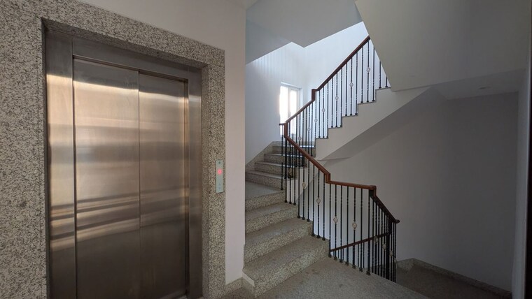 Balcony, vasant vihar 4 Bedroom 400 Sq.Yd. Builder Floor In Vasant Vihar Delhi 9966726