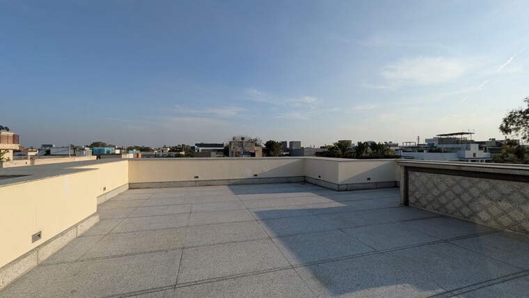  Parking, vasant vihar 4 Bedroom 400 Sq.Yd. Builder Floor In Vasant Vihar Delhi 9966726