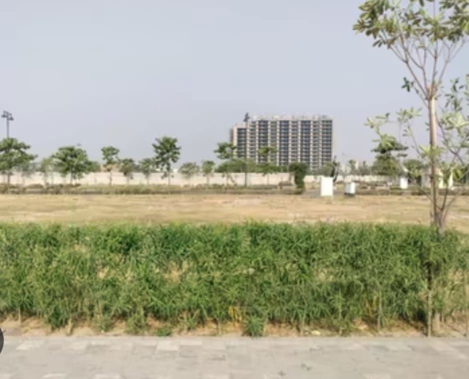 Plot For Sale in Sector 84