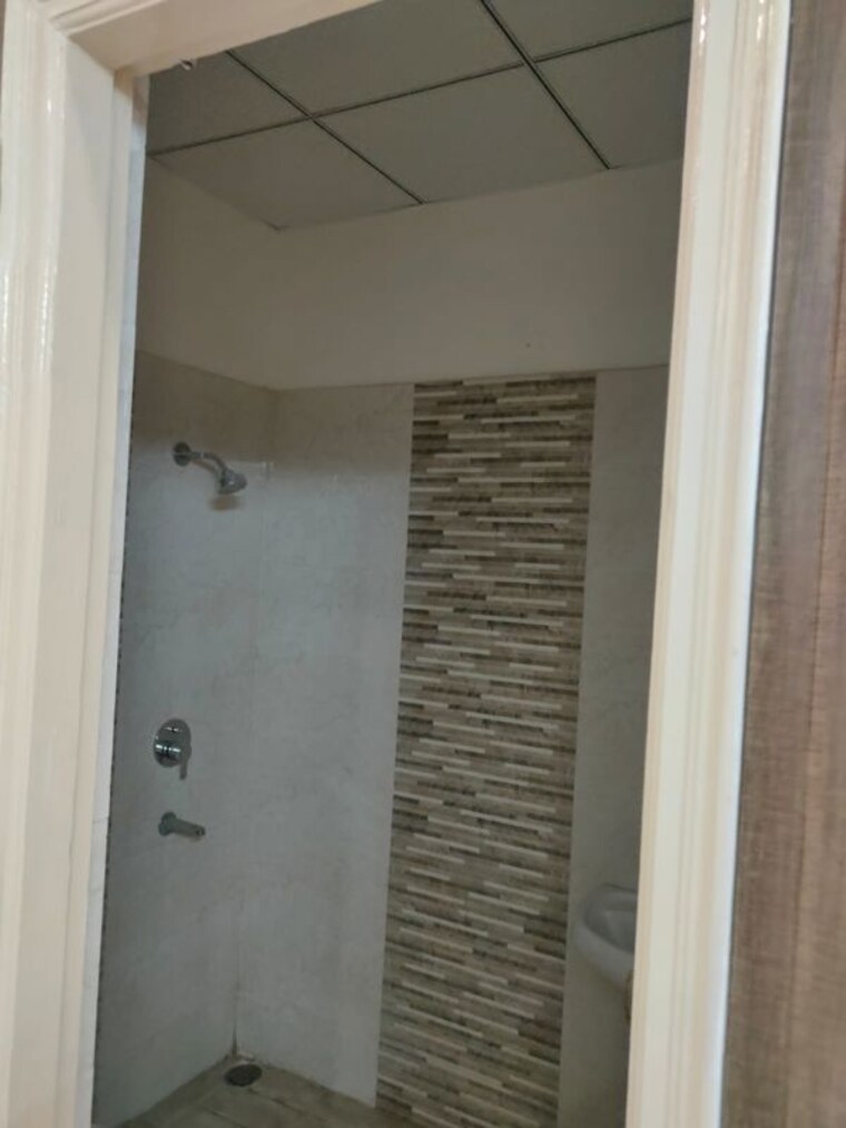 Bathroom, penta-homes 3 Bedroom 1500 Sq.Ft. Apartment In Vip Road Zirakpur 9966797