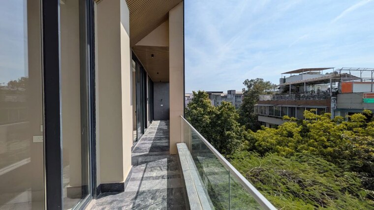 Balcony, defence colony 3 Bedroom 325 Sq.Yd. Builder Floor In Defence Colony Delhi 9966811