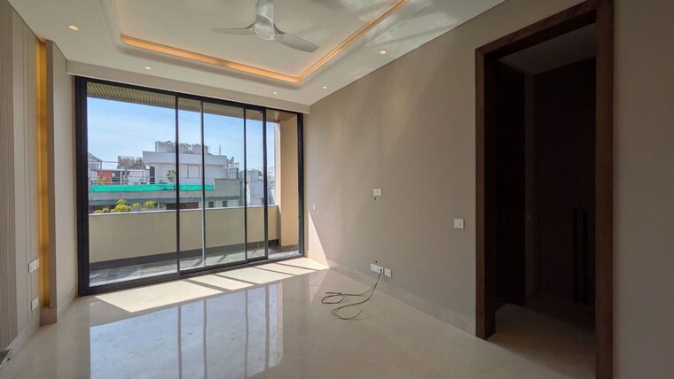 Room, defence colony 3 Bedroom 325 Sq.Yd. Builder Floor In Defence Colony Delhi 9966811