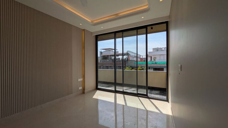 Room, defence colony 3 Bedroom 325 Sq.Yd. Builder Floor In Defence Colony Delhi 9966811