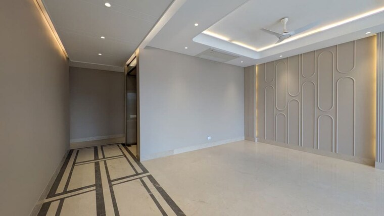 Room, defence colony 3 Bedroom 325 Sq.Yd. Builder Floor In Defence Colony Delhi 9966811