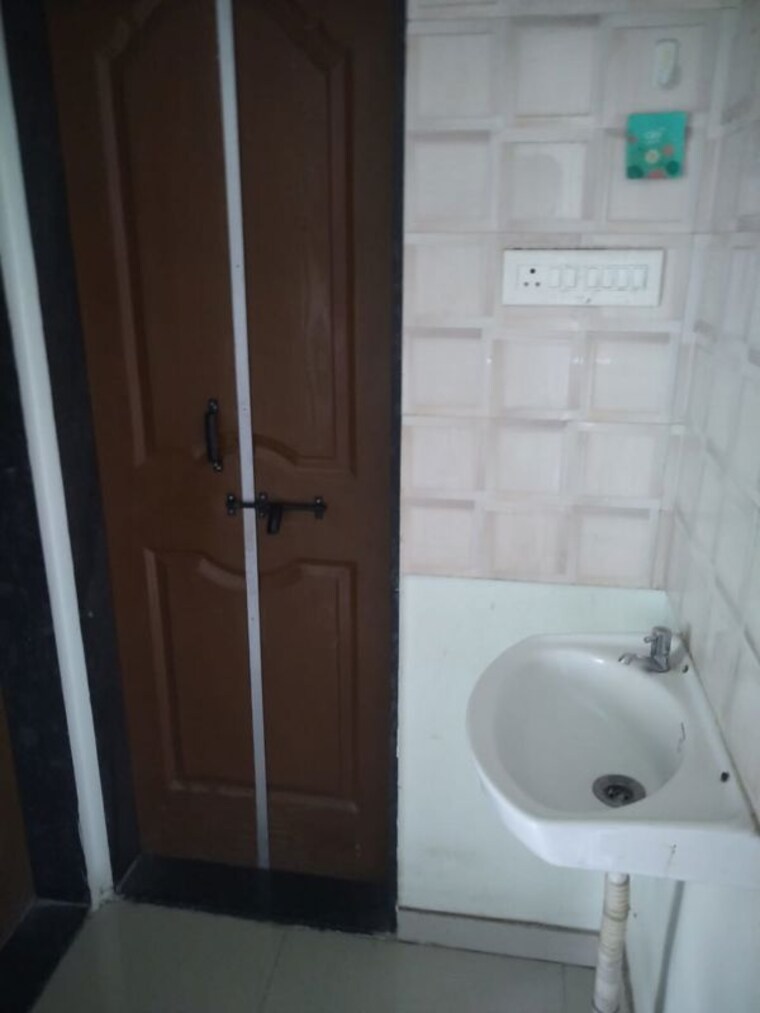 Bathroom, vaman-ganesh-complex 2 Bedroom 1000 Sq.Ft. Apartment In Bavdhan Pune 9966829