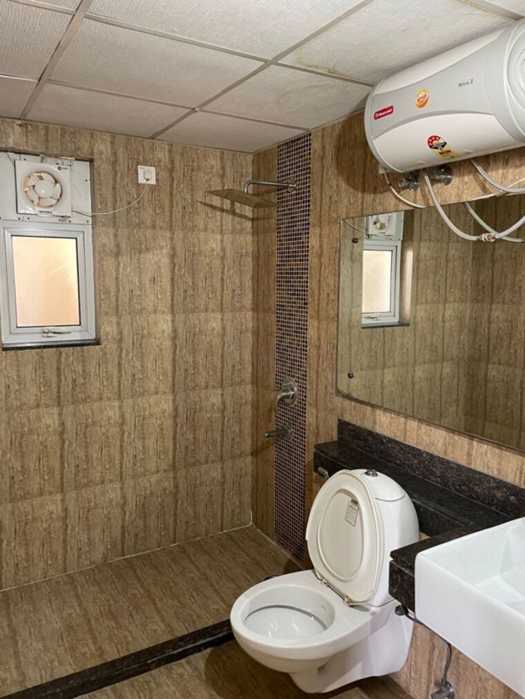 Bathroom, bestech-park-view-spa-next 3.5 Bedroom 2000 Sq.Ft. Apartment In Sector 67 Gurgaon 9967021