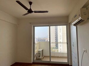 Room in 3.5 BHK Apartment at Bestech Park View Spa Next, Sector 67 – for Rent