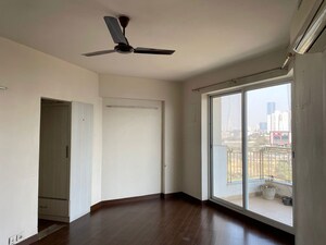 Room in 3.5 BHK Apartment at Bestech Park View Spa Next, Sector 67 – for Rent