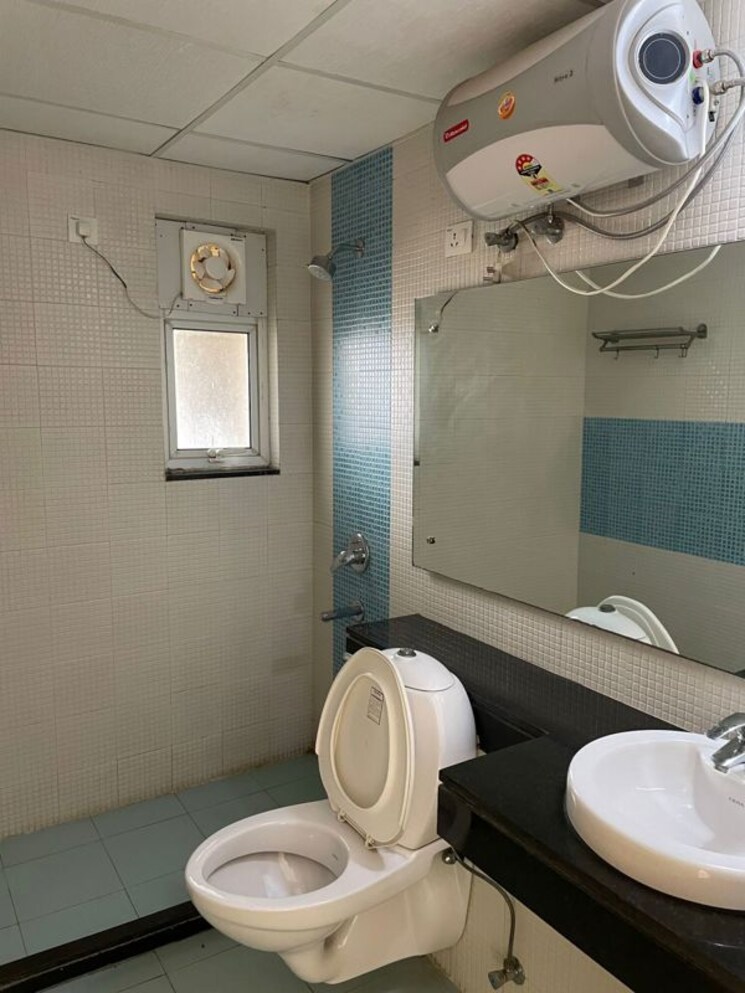 Bathroom, bestech-park-view-spa-next 3.5 Bedroom 2000 Sq.Ft. Apartment In Sector 67 Gurgaon 9967021