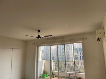 Room in 3.5 BHK Apartment at Bestech Park View Spa Next, Sector 67 – for Rent