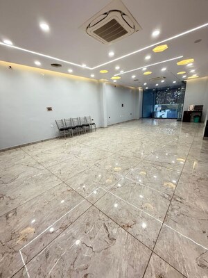 Parking in  Showroom at Gomti Nagar – for Rent