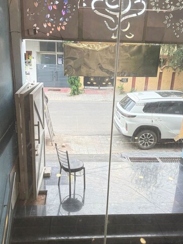 Parking in  Showroom at Gomti Nagar – for Rent