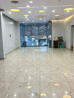 Parking in  Showroom at Gomti Nagar – for Rent