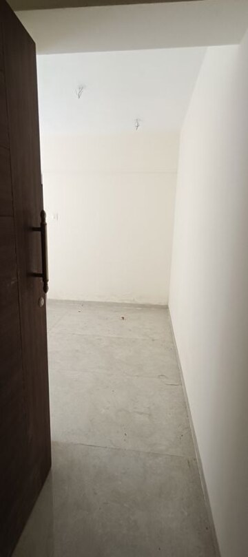 Room in 1 BHK Apartment at Bindra Complex, Andheri East – for Rent