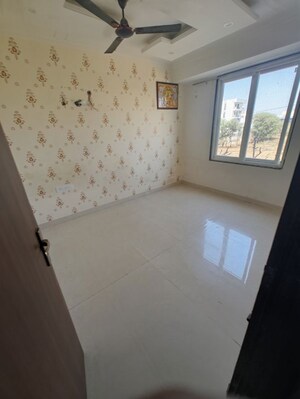 Room in 3 BHK Apartment at Patrakar Colony – for Rent